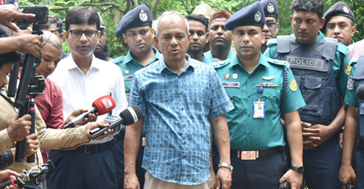 রায়েরবাজার গণকবরের ১১৪ মরদেহ তোলা হবে: স্বরাষ্ট্র উপদেষ্টা